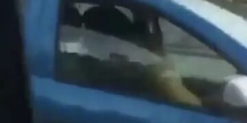 Μεγάλο Σούσουρο στην Περιοχή! Ζευγάρι αποκοιμήθηκε ολόγυμνο μέσα σε Ι.Χ. στη μέση του δρόμου-Τι έκαναν πριν;