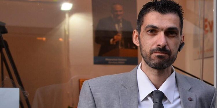 Alldaynews.gr «Πάγωσε» όλο το νησί: Έφυγε ξαφνικά από τη ζωή υποψήφιος βουλευτής Νικόλαος Κοσμαδάκης – Σήμερα η κηδεία του