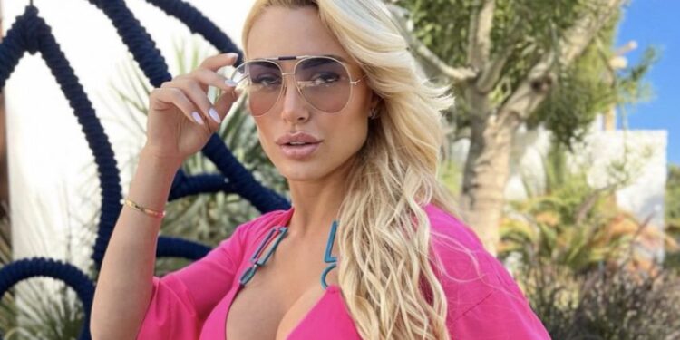 Alldaynews.gr «Αν είχα κόρη θα σε έδειχνα σαν παράδειγμα προς αποφυγήν»: H φωτό της Αλεξάνδρας Παναγιώταρου για την οποία έσταξαν δηλητήριο οι χρήστες του instagram (φωτο)