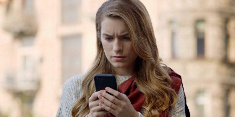 Ο άντρας μου, μου έστειλε κατά λάθος μήνυμα που ήθελε να στείλει στην ερωμένη του. Τί με συμβουλεύετε;