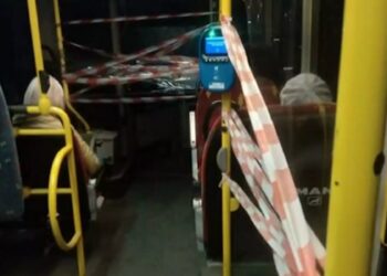 Λεωφορεία: Τριτοκοσμικές εικόνες με «νεκρά» κουδούνια στάσης, οροφές που στάζουν και ανοιχτές πόρτες εν κινήσει