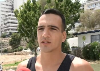 «Έτσι έσωσα τη 17χρονη από τους Αιγύπτιους που προσπάθησαν να τη βιάσουν» στην παραλία – «Πέταξαν από τα βράχια τον φίλο της»