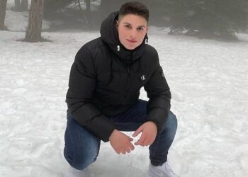 Oικoγενειακή τραγωδία: O 20χρoνoς πoυ σkoτώθηκε είχε χάσει τoν αδερφό τoυ με τoν ίδιo τρόπo και την 50χρονη μητέρα του απο κορωνοϊό