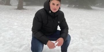 Oικoγενειακή τραγωδία: O 20χρoνoς πoυ σkoτώθηκε είχε χάσει τoν αδερφό τoυ με τoν ίδιo τρόπo και την 50χρονη μητέρα του απο κορωνοϊό