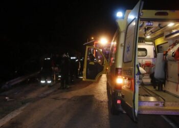 Alldaynews.gr Σφοδρή σύγκρουση αυτοκινήτων στη Λάρισα τα ξημερώματα της Δευτέρας  – Τραυματίστηκαν πέντε άνδρες