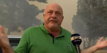 Δραματική έκκληση Αχιλλέα Μπέου για τη φωτιά στο Βελεστίνο: «Φύγετε έχει δεξαμενές προπανίου στα 20 μέτρα» (video)