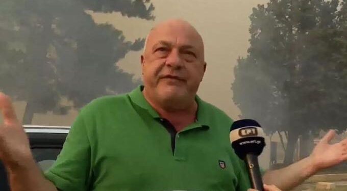 Δραματική έκκληση Αχιλλέα Μπέου για τη φωτιά στο Βελεστίνο: «Φύγετε έχει δεξαμενές προπανίου στα 20 μέτρα» (video)