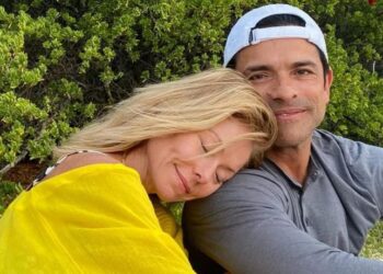 Έπαθαν πλάκα! -Αμερικανοί παρουσιαστές περιγράφουν τι συνέβη όταν έπεσαν τυχαία σε παραλία γuμvιστών στην Ελλάδα