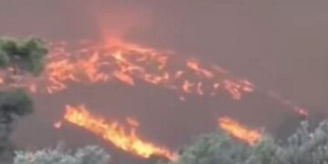 Βίντεο που κόβει την ανάσα με τη δημιουργία πυροστρόβιλου στη Ρόδο