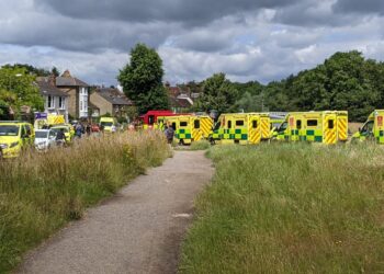 Συναγερμός στο Λονδίνο: Αυτοκίνητο έπεσε πάνω σε μαθητές έξω από Δημοτικό Σχολείο (φωτο, video)