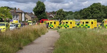 Συναγερμός στο Λονδίνο: Αυτοκίνητο έπεσε πάνω σε μαθητές έξω από Δημοτικό Σχολείο (φωτο, video)