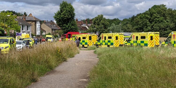 Συναγερμός στο Λονδίνο: Αυτοκίνητο έπεσε πάνω σε μαθητές έξω από Δημοτικό Σχολείο (φωτο, video)