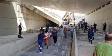 Alldaynews.gr Πριν Λίγο: Τραγωδία με Νεκρούς και τραυματίες στην Πάτρα-Έκαναν εργασίες στη γέφυρα και κατέρρευσε πάνω σε ανθρώπους(Σοκαριστικές Εικόνες)