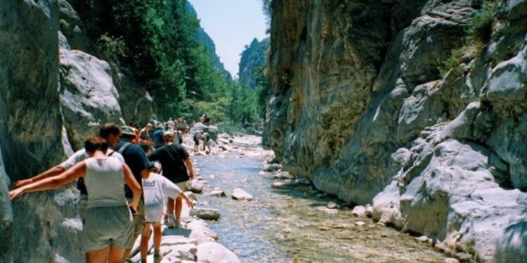 Περιπατητής πέθανε ενώ διέσχιζε το φαράγγι της Σαμαριάς