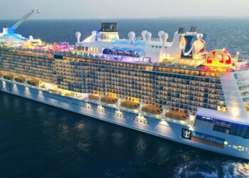 Έχει μήκος 347 μέτρα και 16 καταστρώματα: Αυτό είναι το μεγαλύτερο κρουαζιερόπλοιο που «έδεσε» στη Μύκονο