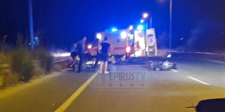 Alldaynews.gr Φρικτό τροχαίο: Σφοδρή σύγκρουση ανάμεσα σε δύο μοτοσικλέτες – Στη ΜΕΘ μια 22χρονη