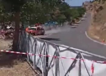 Τρομακτικό Βίντεο: Σοβαρό ατύχημα σε αγώνα ράλι στη Δημητσάνα – Πέντε τραυματίες, ανάμεσά τους δύο παιδιά