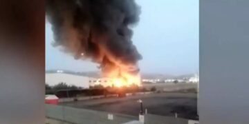 Alldaynews.gr Μεγάλη φωτιά σε εργοστάσιο στα Οινόφυτα