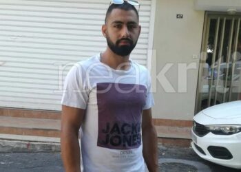 Αν είναι Δυνατόν….25χρονος σταμάτησε να βοηθήσει σε τροχαίο και τον έκλεψαν[video]