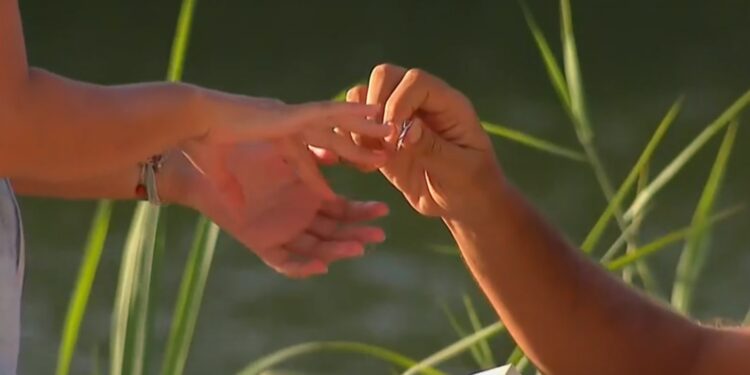 Survivor All Star: Η πρόταση γάμου που δεν έδειξαν οι κάμερες[video]