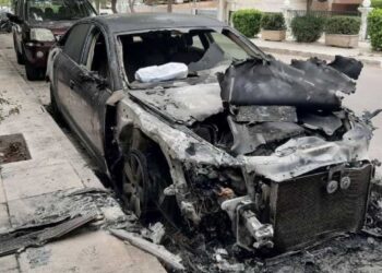 Νέα Τραγωδίa Νωρίτερα: Γυναίκα κάηκε Ζωντaνή μέσα στο αυτοκίνητό της-Σοκαρισμένοι μέχρι και οι Πυροσβέστες[video]