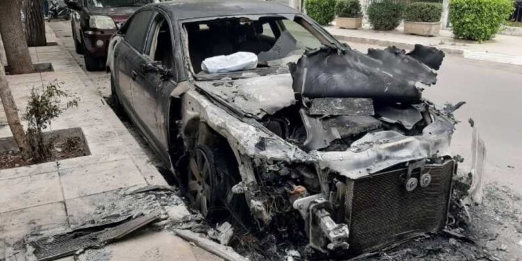 Νέα Τραγωδίa Νωρίτερα: Γυναίκα κάηκε Ζωντaνή μέσα στο αυτοκίνητό της-Σοκαρισμένοι μέχρι και οι Πυροσβέστες[video]