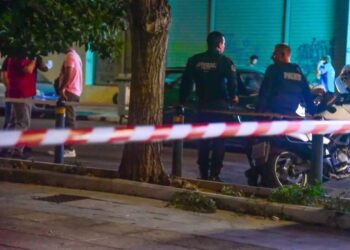 Alldaynews.gr Άνω Λιόσια: Αδέσποτη σφαίρα «καρφώθηκε» στο πόδι του – «Παραλίγο να με βρει στο κεφάλι»
