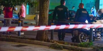 Alldaynews.gr Άνω Λιόσια: Αδέσποτη σφαίρα «καρφώθηκε» στο πόδι του – «Παραλίγο να με βρει στο κεφάλι»