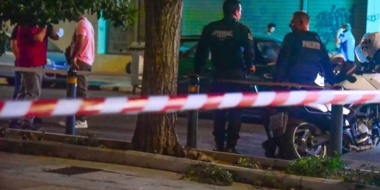 Alldaynews.gr Άνω Λιόσια: Αδέσποτη σφαίρα «καρφώθηκε» στο πόδι του – «Παραλίγο να με βρει στο κεφάλι»