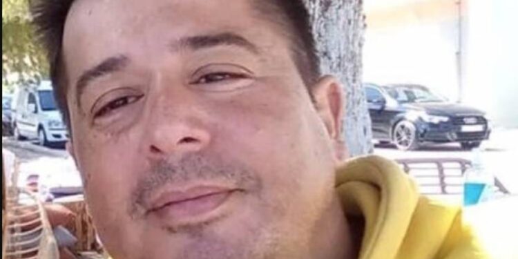 Θρήνος για τον 49χρονο πατέρα 3 παιδιών: ”Έφυγε” την ώρα που έτρωγε σε ταβέρνα με την οικογένειά του