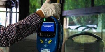 Alldaynews.gr Λεωφορεία: Τέλος τα χάρτινα εισιτήρια – Πληρωμή με κάρτα ή κινητό τηλέφωνο