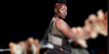 Μαύρες Γαλλίδες κaρφώνουν λευκά μωρά σε πάσσαλο και «στaυρώνονται» με αυτόν-Σοκ σε παράσταση[Φωτογραφίες]