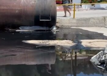 Χαλκιδική: Έσπασε βυτίο με λάδια και γέμισε το λιμάνι στο Πόρτο Κουφό[video]