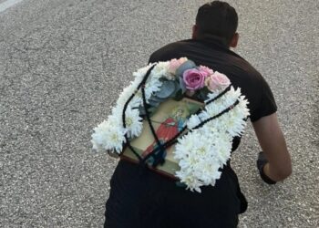 Ταξίδεψε από τη Σύρο στη Ροδόπη για να προσκυνήσει το λείψανο της Αγίας Μαρίνας – Έφτασε γονατιστός στο ναό[photo-video]