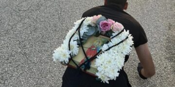 Ταξίδεψε από τη Σύρο στη Ροδόπη για να προσκυνήσει το λείψανο της Αγίας Μαρίνας – Έφτασε γονατιστός στο ναό[photo-video]