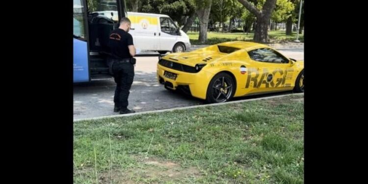 Θεσσαλονίκη: Η δημοτική αστυνομία πήρε τις πινακίδες από Ferrari (video)