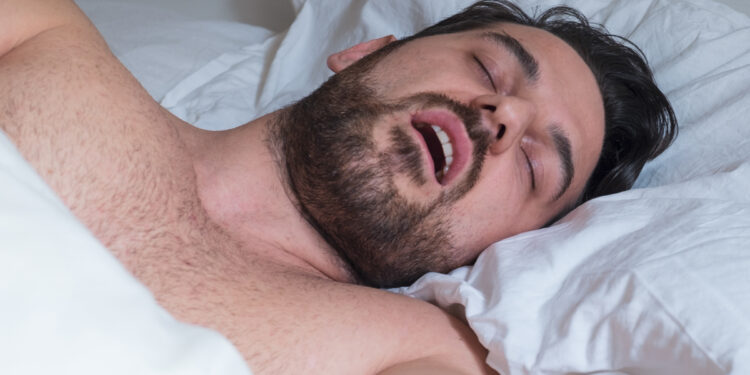 Alldaynews.gr Τραντάζεστε ξαφνικά την ώρα που κοιμάστε; Τι είναι οι “σπασμοί του ύπνου”