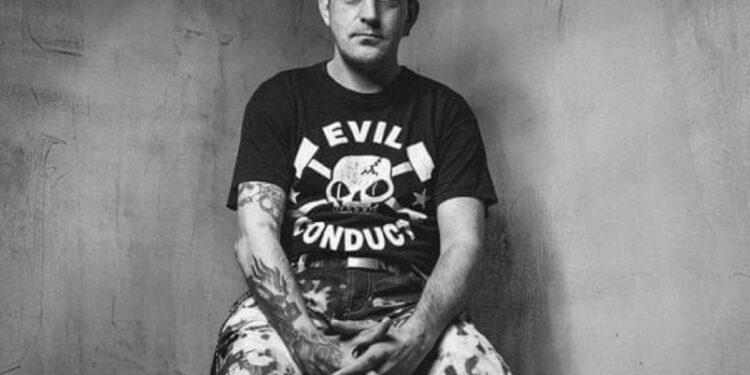 Alldaynews.gr Θλίψη στη Λάρισα και την ΑΕΛ: «Έφυγε» από τη ζωή ο γνωστός ως «Ρέγγας», Αλέξανδρος Αγοραστός – «Η ζωή του θα μπορούσε να γίνει ταινία…»