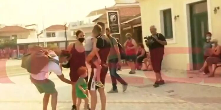 Alldaynews.gr Νέα Αγχίαλος – Χαμός στον αέρα του MEGA με τις εκρήξεις: «Τραντάχτηκαν τα σπίτια μας»