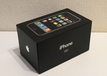 Περίπου 200 χιλιάδες δολάρια πουλήθηκε σφραγισμένο iPhone!