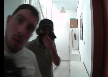 Θεσσαλονίκη: Πήγαν να μπουν σε σπίτι και έγιναν “καπνός” μόλις είδαν κάμερα ασφαλείας (video)