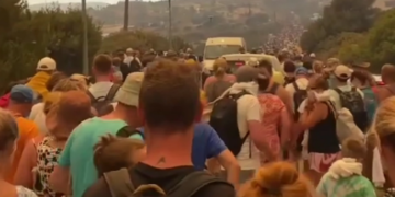 Alldaynews.gr Ρόδος – Καθηλώνει μαρτυρία κατοίκου: «Πέντε μέρες καιγόμαστε και σήμερα, που καίγονται τα ξενοδοχεία, ξύπνησαν»