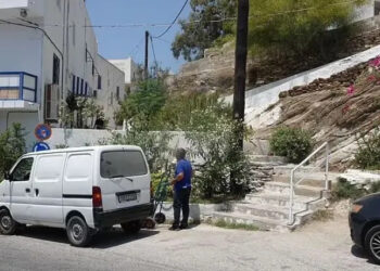 Alldaynews.gr Ίος: Αυτά είναι τα σημεία που βρέθηκαν οι δύο Ιρλανδοί – Πώς έπεσε από τον βράχο (φωτο)