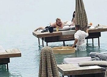 είναι κοντός