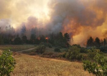 Μεγάλη φωτιά ΤΩΡΑ στην Αιτωλοακαρνανία