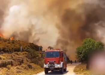 Καύσωνας: Υψηλός κίνδυνος πυρκαγιάς σε 13 περιοχές την Κυριακή