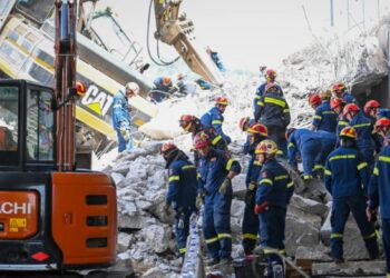 Πάτρα: Τρεις συλλήψεις για την κατάρρευση της γέφυρας – Ψάχνουν ακόμη για ανθρώπους στα χαλάσματα