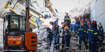 Alldaynews.gr Πάτρα: Τρεις συλλήψεις για την κατάρρευση της γέφυρας – Ψάχνουν ακόμη για ανθρώπους στα χαλάσματα