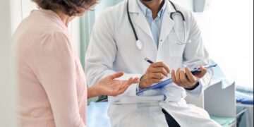 Alldaynews.gr 50χρονη ένιωθε αδιαθεσία για καιρό, πήγε για εξετάσεις και έμεινε κάγκελο με αυτό που της ανακοίνωσε