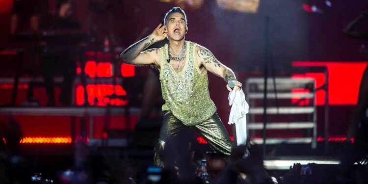 Ο Ρόμπι Γουίλιαμς αποκάλεσε «κλέφτες» τους Έλληνες στη συναυλία του στη Μαλακάσα[video]